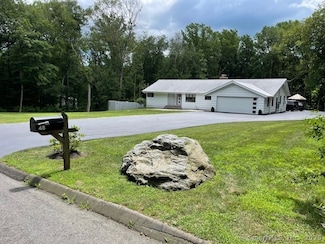 48 Mulberry Rd, Woodbridge, CT 06525