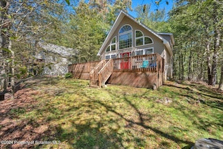 7233 Winnebago Dr, Pocono Lake, PA 18347