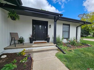 409 Center Crest Dr, Clay Center, NE 68933