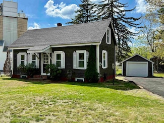 516 Hall St, Bow, NH 03304