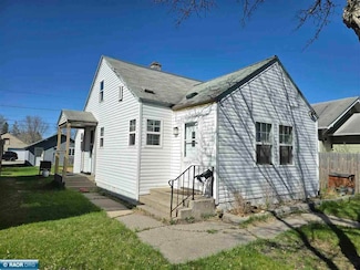 1012 9th St, International Falls, MN 56649