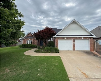 407 Lyndal Ln, Bentonville, AR 72712