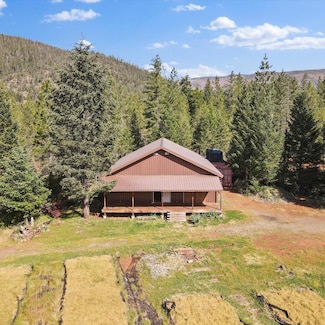 978 Naue Way, O'Brien, OR 97534