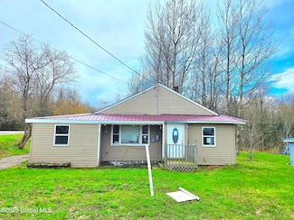 1 Phillips Ct, Lyon Mountain, NY 12952