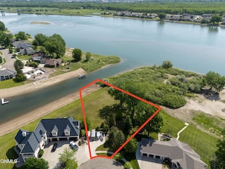 4913 Lakewood Dr SE, Mandan, ND 58554