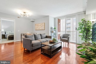 880 N Pollard St Unit 925, Arlington, VA 22203