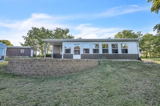 975 Underwood Dr, Knoxville, IA 50138