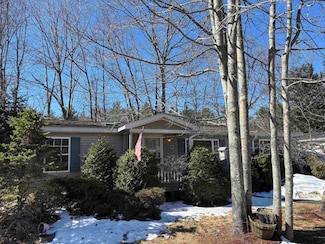 58 Magnolia Ln, Belmont, NH 03220