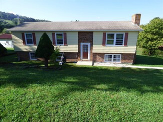 152 High Ridge Ln, Bland, VA 24315