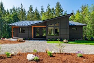 9550 Sherwood Dr, Blaine, WA 98230