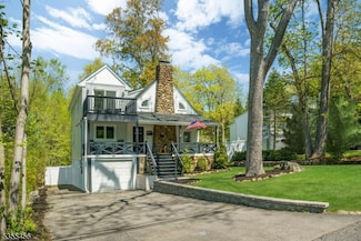 8 Mountainside Dr, Wayne, NJ 07470