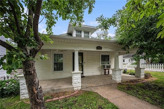 614 S 7th St, Atchison, KS 66002