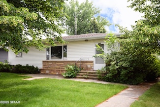 507 11th St, Walhalla, ND 58282