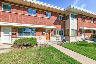 173 Village Ct, Des Plaines, IL 60016