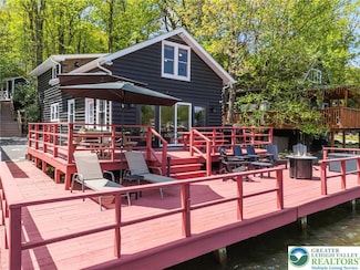 36 S Lake Dr, Lake Harmony, PA 18624