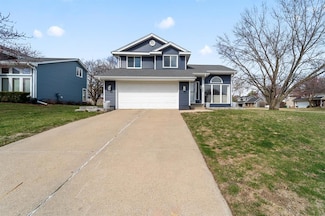 2701 Meadow Point Ct, West Des Moines, IA 50265