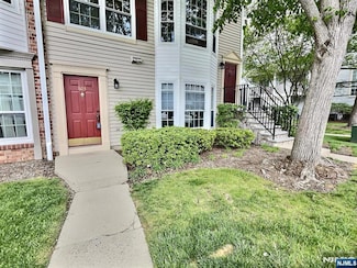 803 Sassafras Ct, Mahwah, NJ 07430