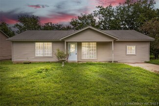 206 N Ward Ave, Wagoner, OK 74467