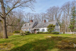 10 Locksley Rd, Cape Elizabeth, ME 04107