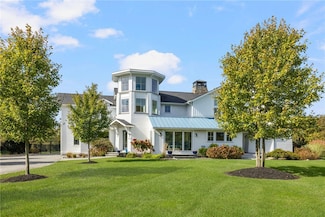 46 Carnegie Heights Dr, Portsmouth, RI 02871