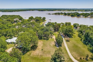 2400 N Shore Dr, Bonham, TX 75418