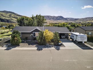 116 S Riverside Dr, Horseshoe Bend, ID 83629