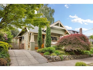 3438 SE Caruthers St, Portland, OR 97214