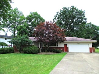 3060 Newton Tomlinson Rd, Newton Falls, OH 44444