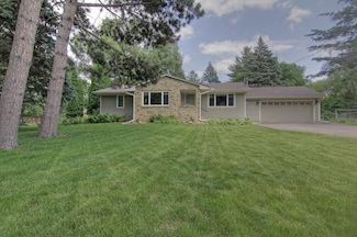 2830 Noel Dr, Saint Paul, MN 55117