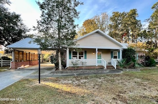 203 Circle Dr, Hampstead, NC 28443