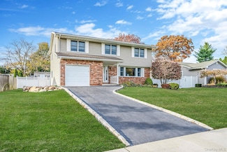 106 Fifty Acre Rd S, Smithtown, NY 11787