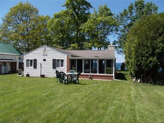 26 Wintergreen Point Dr, Oswego, NY 13126