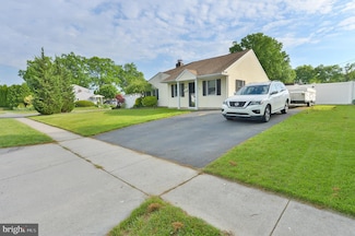 297 Thornridge Dr, Levittown, PA 19054