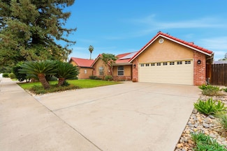 1126 N Crenshaw St, Visalia, CA 93291