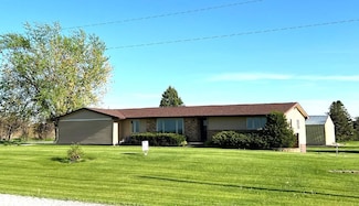 7101 28th Ave, Newhall, IA 52315