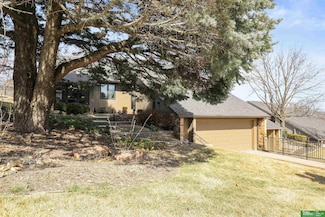850 S 112th Plaza, Omaha, NE 68154