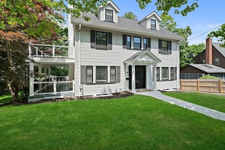 37 Wolcott Rd, Chestnut Hill, MA 02467