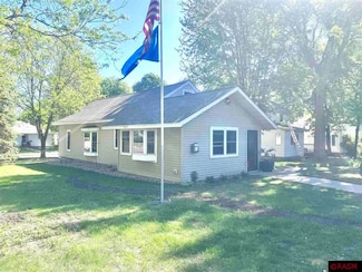 528 528 Locust St, St. Peter, MN 56082