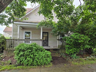 110 E Beckley St, Royal Center, IN 46978