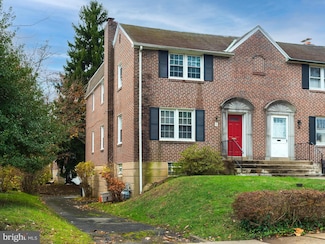 6 Rock Glen Rd, Wynnewood, PA 19096