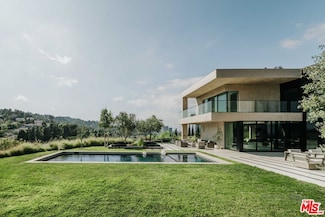 3205 Tareco Dr, Los Angeles, CA 90068