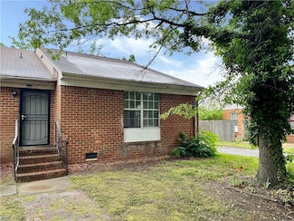 702 Howard Place, Norfolk, VA 23504
