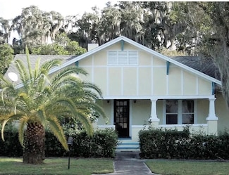 324 N Joanna Ave, Tavares, FL 32778