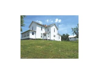 9816 Riggs Dr SE, Uhrichsville, OH 44683