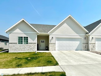 7022 67th St S, Horace, ND 58047