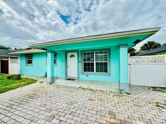 4904 Dillon St, Lake Worth, FL 33463