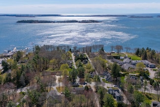 202 Foreside Rd, Falmouth, ME 04105