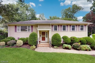 47 Knollwood Dr, New Providence, NJ 07974