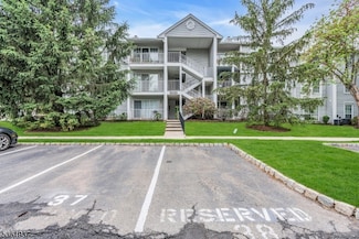 69 Rachel Ct, Franklin Park, NJ 08823