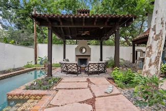 1915 Kirby Dr, Houston, TX 77019